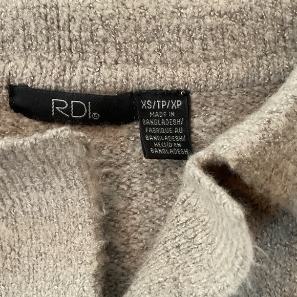 RDI Johnny Collar Soft Long Sleeve Sweater Oversized XS EUC - Picture 10 of 13